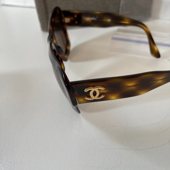 Chanel Sunglasses Brown Tortoise w/ Gold CC Logo Polarized - Picture 3 of 5